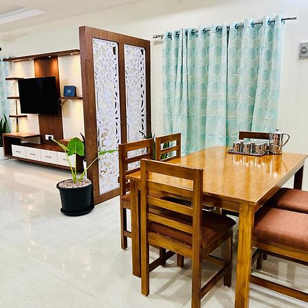 Truelife - 3Bhk Family Suites - Ps4 Pure Veg Restaurant On The Way To Balaji Temple - 2500 Sft Large Signature Apartment - Modular Kitchen - Super Fast Wifi, Smart Tv, 250 Jio Channels - Parking - Easy Access To All Temples - Top Service With Lots Of Tirupati Exterior foto