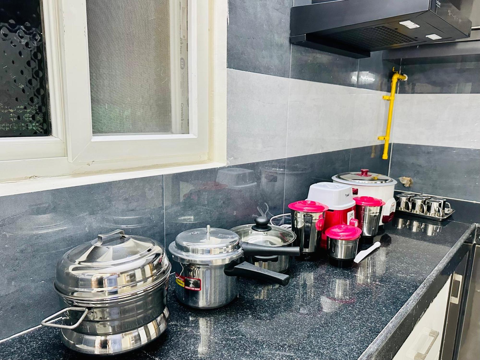 Truelife - 3Bhk Family Suites - Ps4 Pure Veg Restaurant On The Way To Balaji Temple - 2500 Sft Large Signature Apartment - Modular Kitchen - Super Fast Wifi, Smart Tv, 250 Jio Channels - Parking - Easy Access To All Temples - Top Service With Lots Of Tirupati Exterior foto
